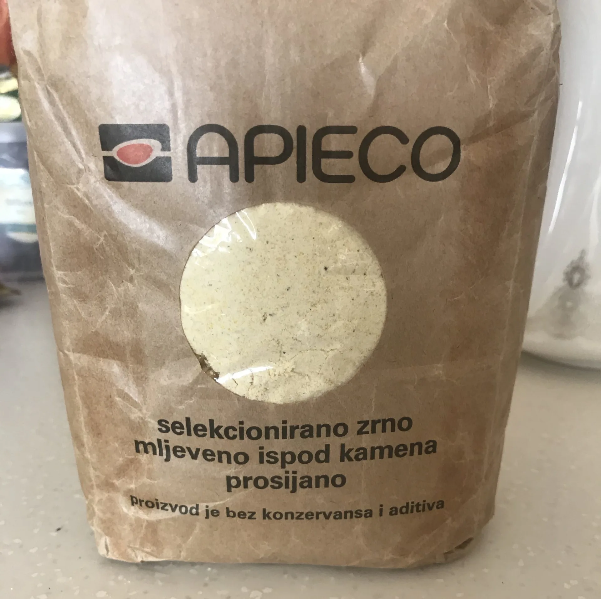 Zrno mljeveno ispod kamena prosijano